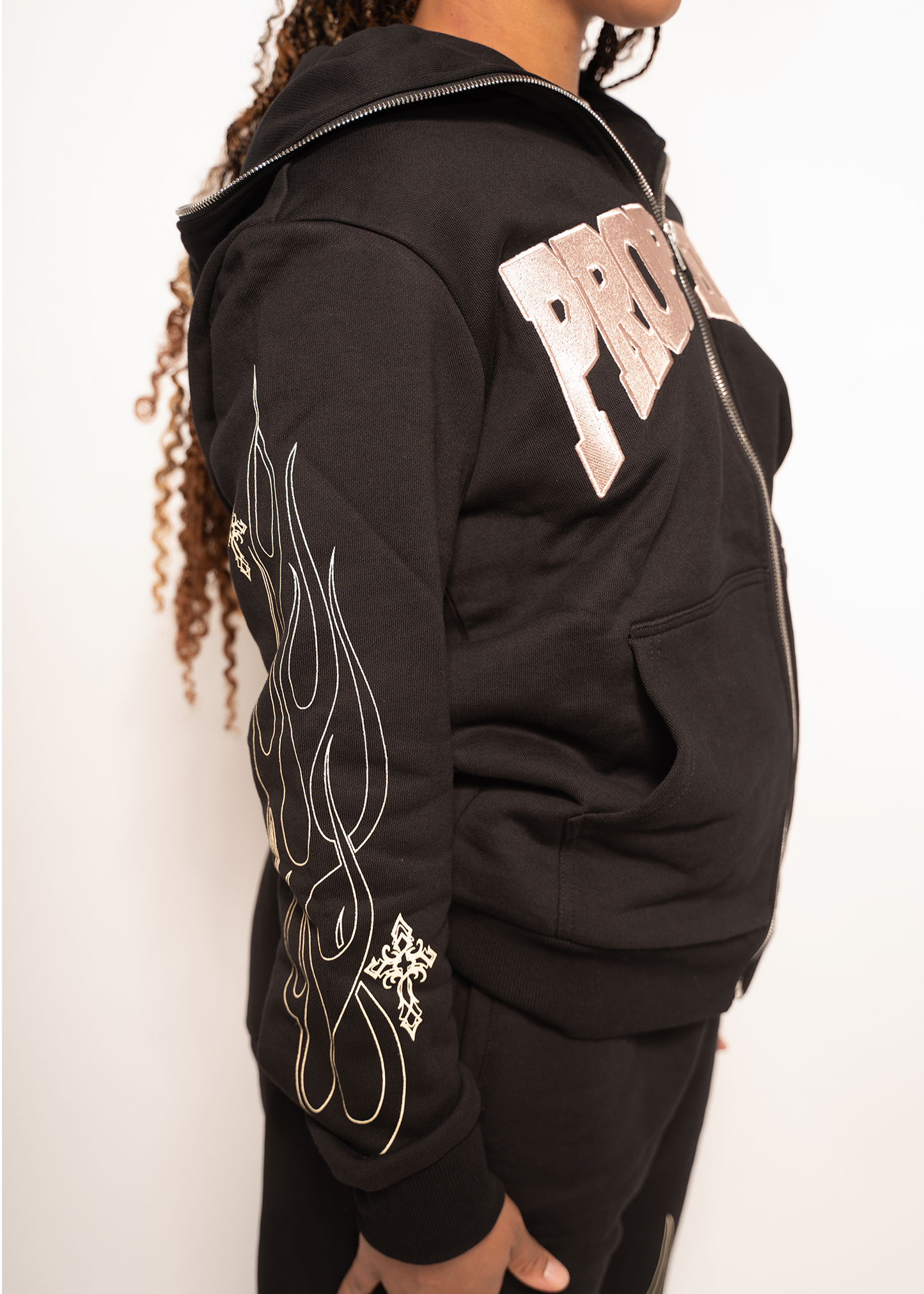 A streetwear brand vintage zip up hoodie 